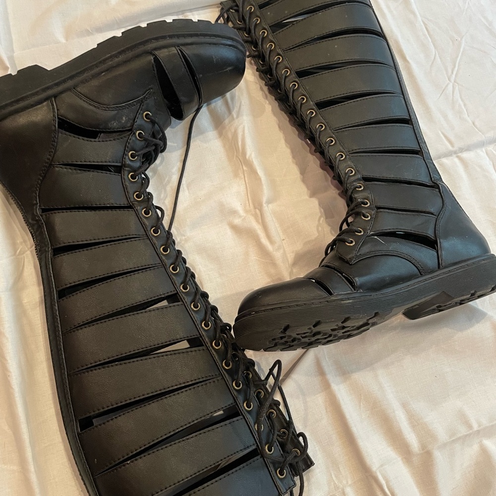 Cutout detail boots from forever21